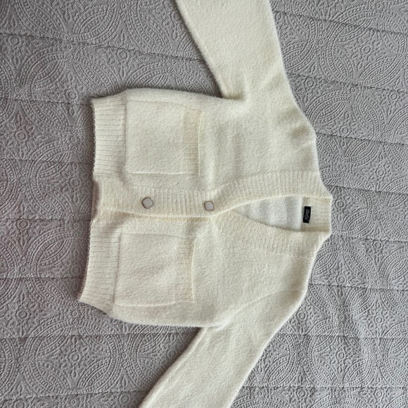 Sweater - Picture 1 of 3